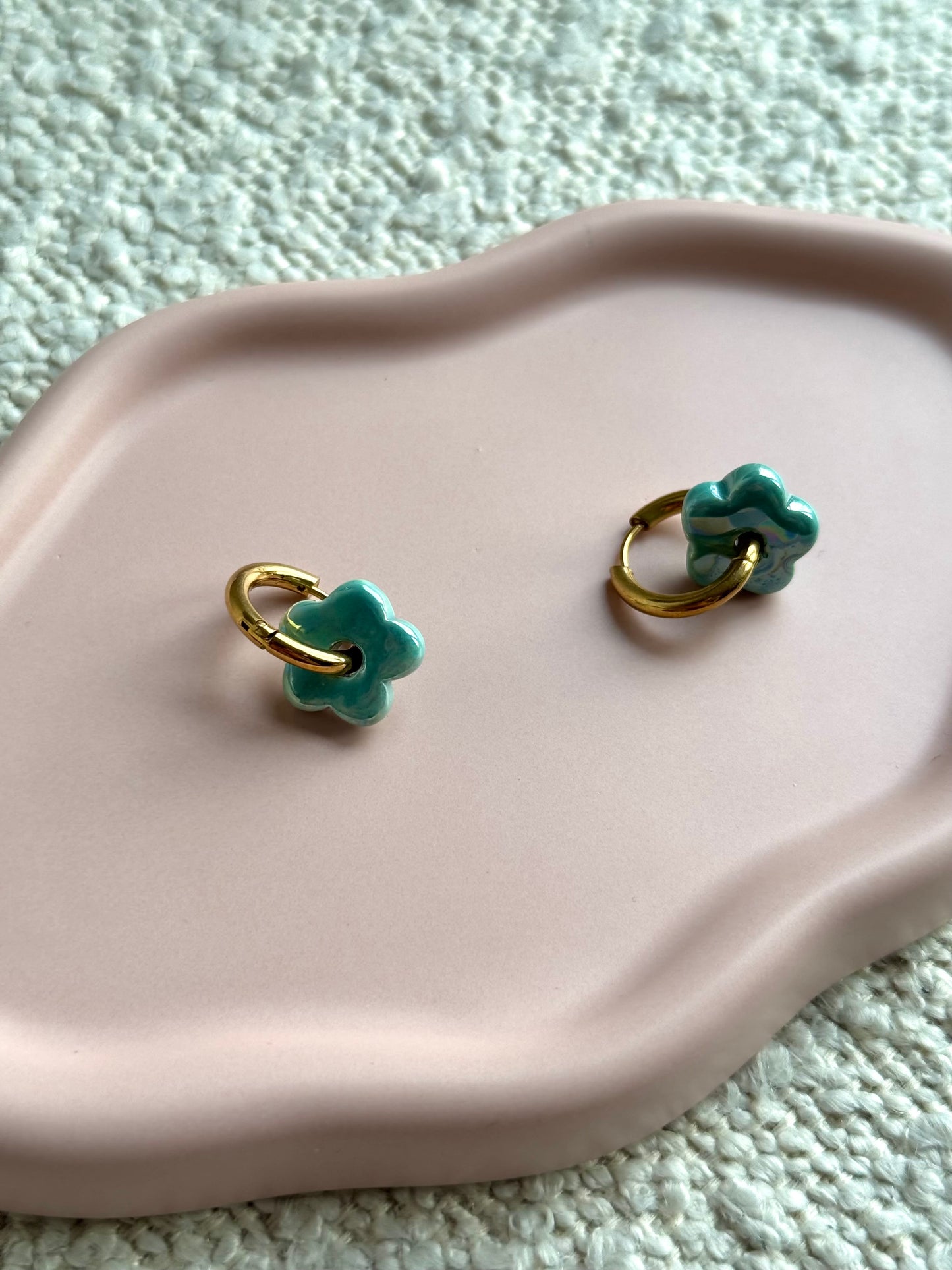 Boucles d'oreilles fleurs bleues ciel