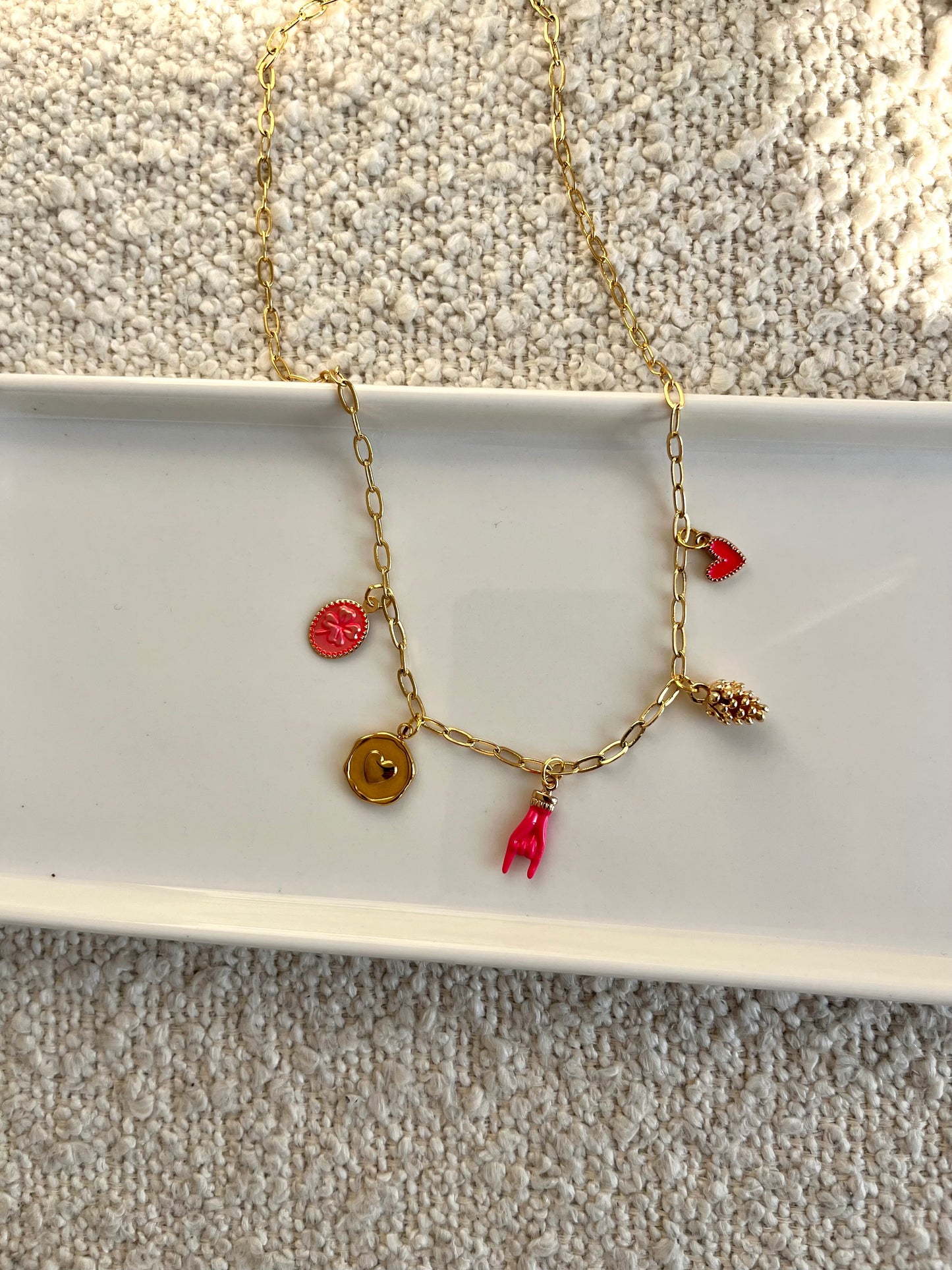 Collier main rose