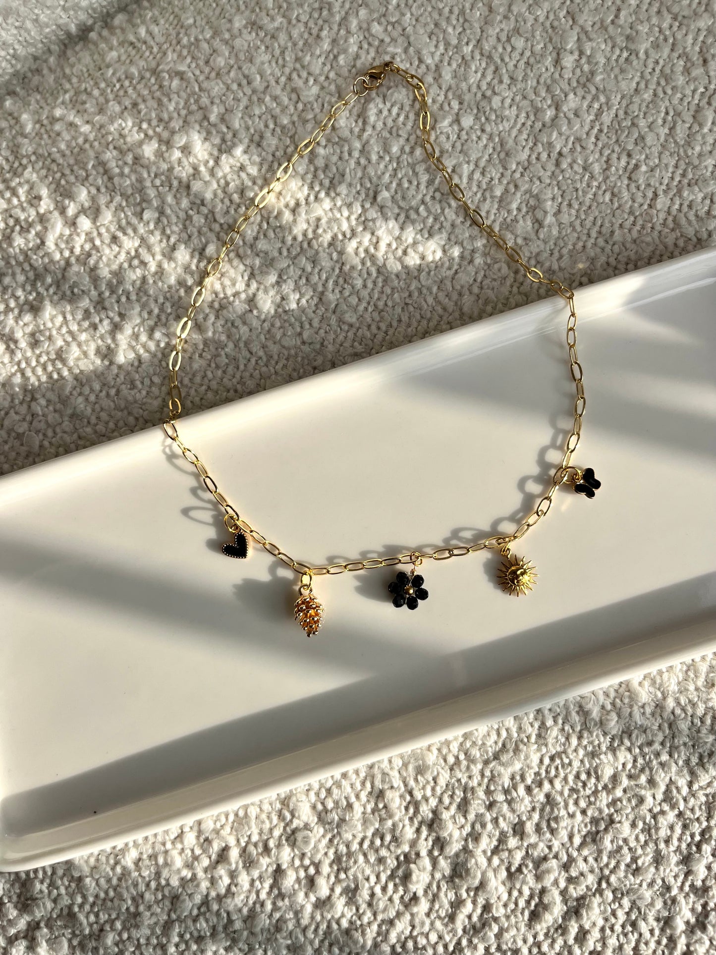 Collier soleil noir
