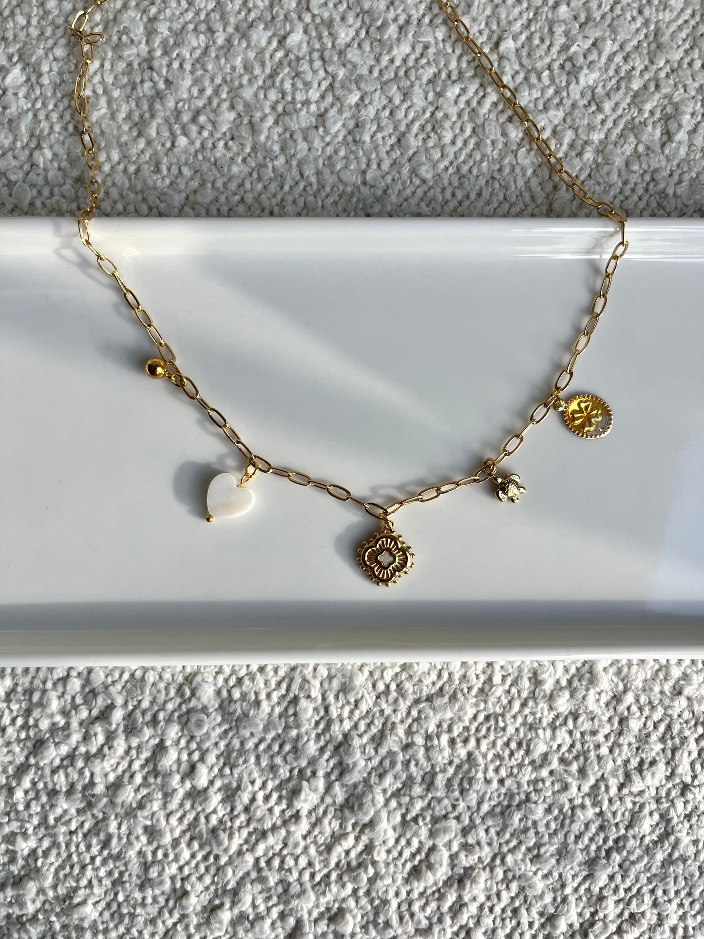 Collier trèfle blanc