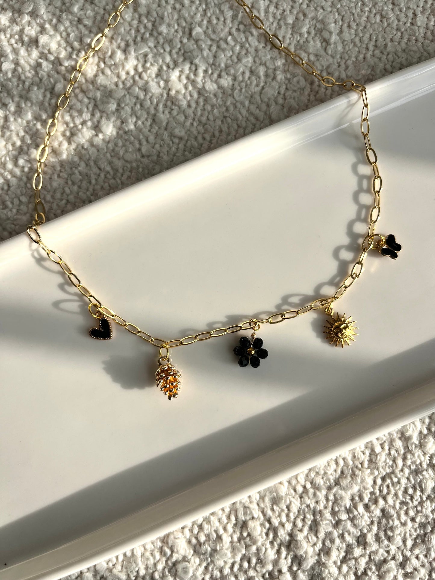 Collier soleil noir