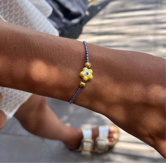 Bracelet en fils colorés œil jaune