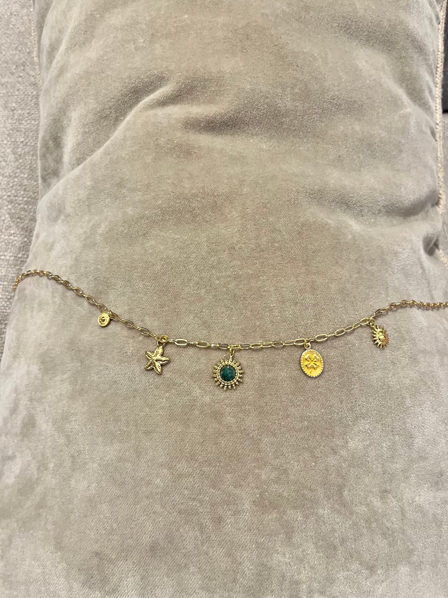 Collier soleil vert